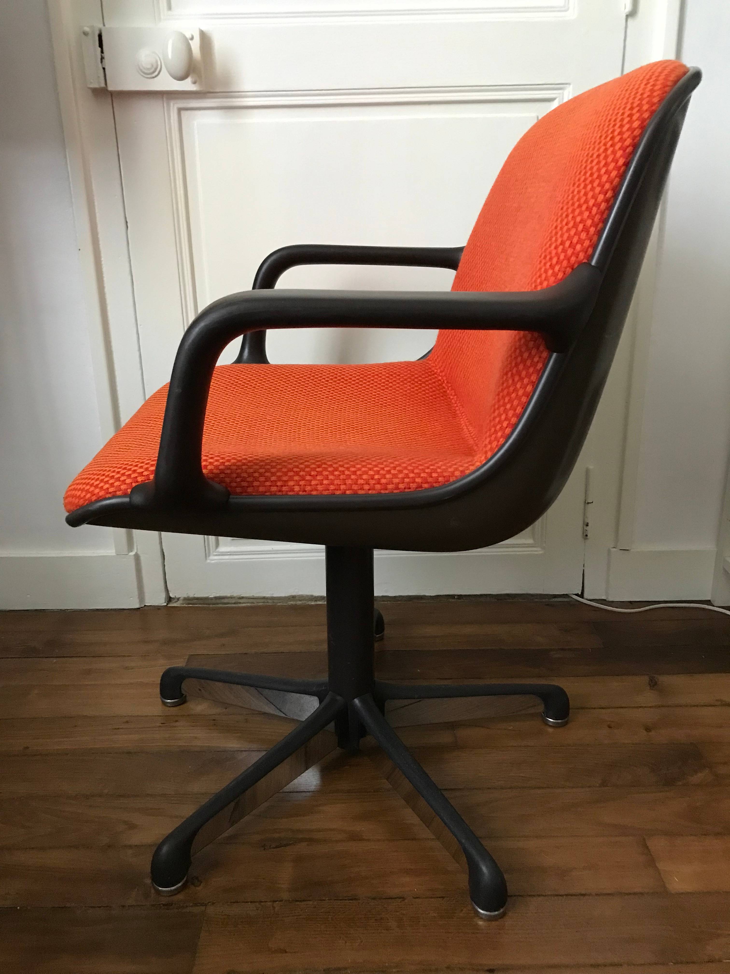 Fauteuils de bureau vintage orange Charles POLLOCK pour Comforto - 1980