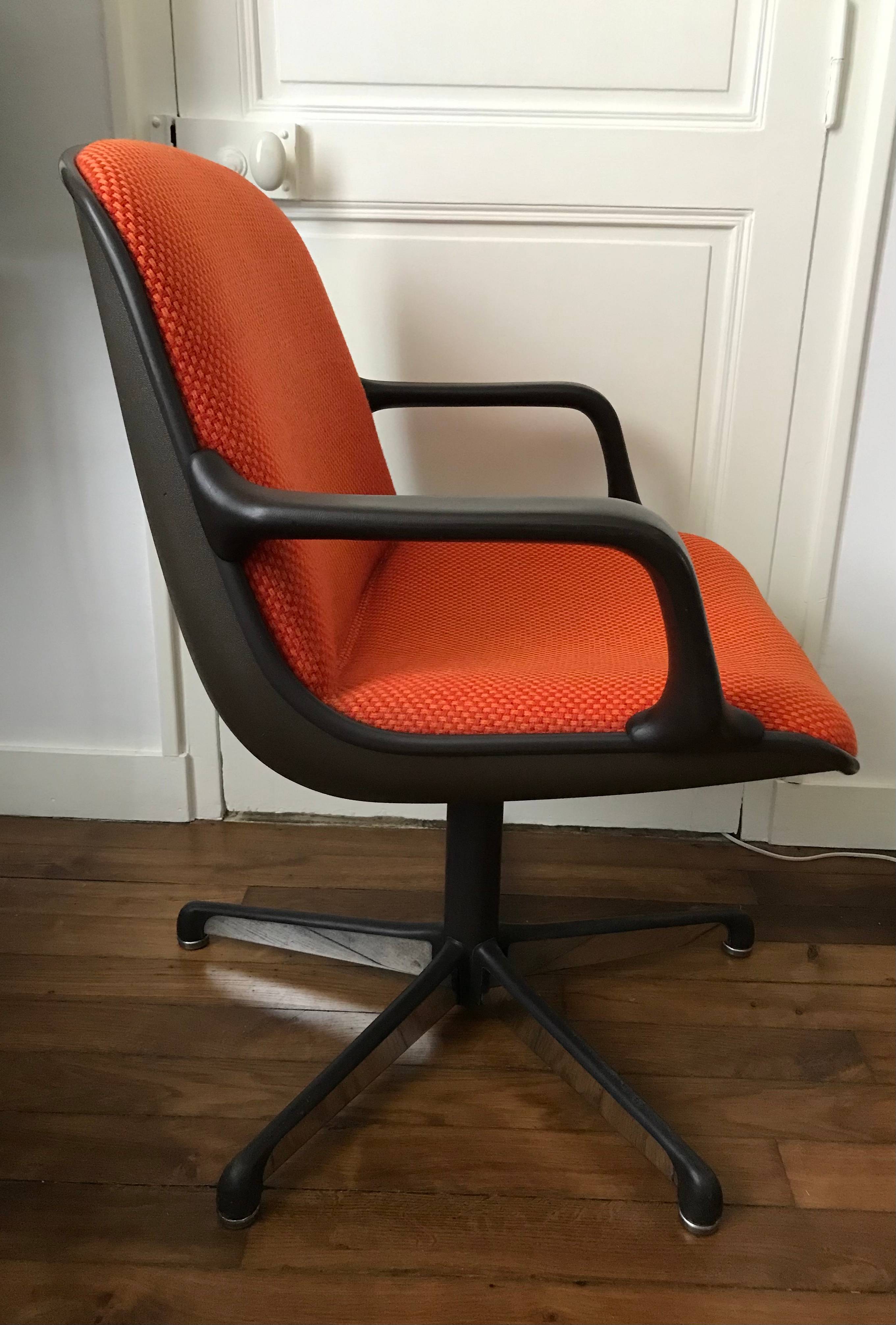 Fauteuils de bureau vintage orange Charles POLLOCK pour Comforto 1980