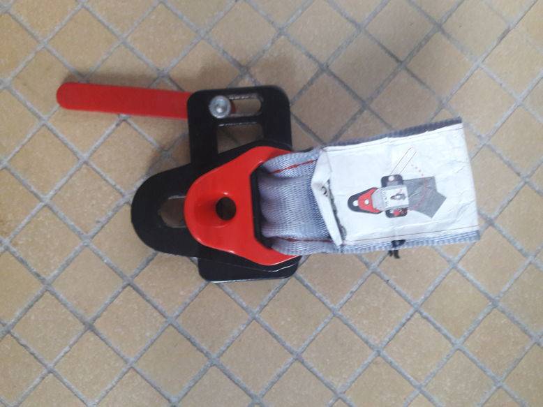 Vends attache Fix auto pour nacelle cosy