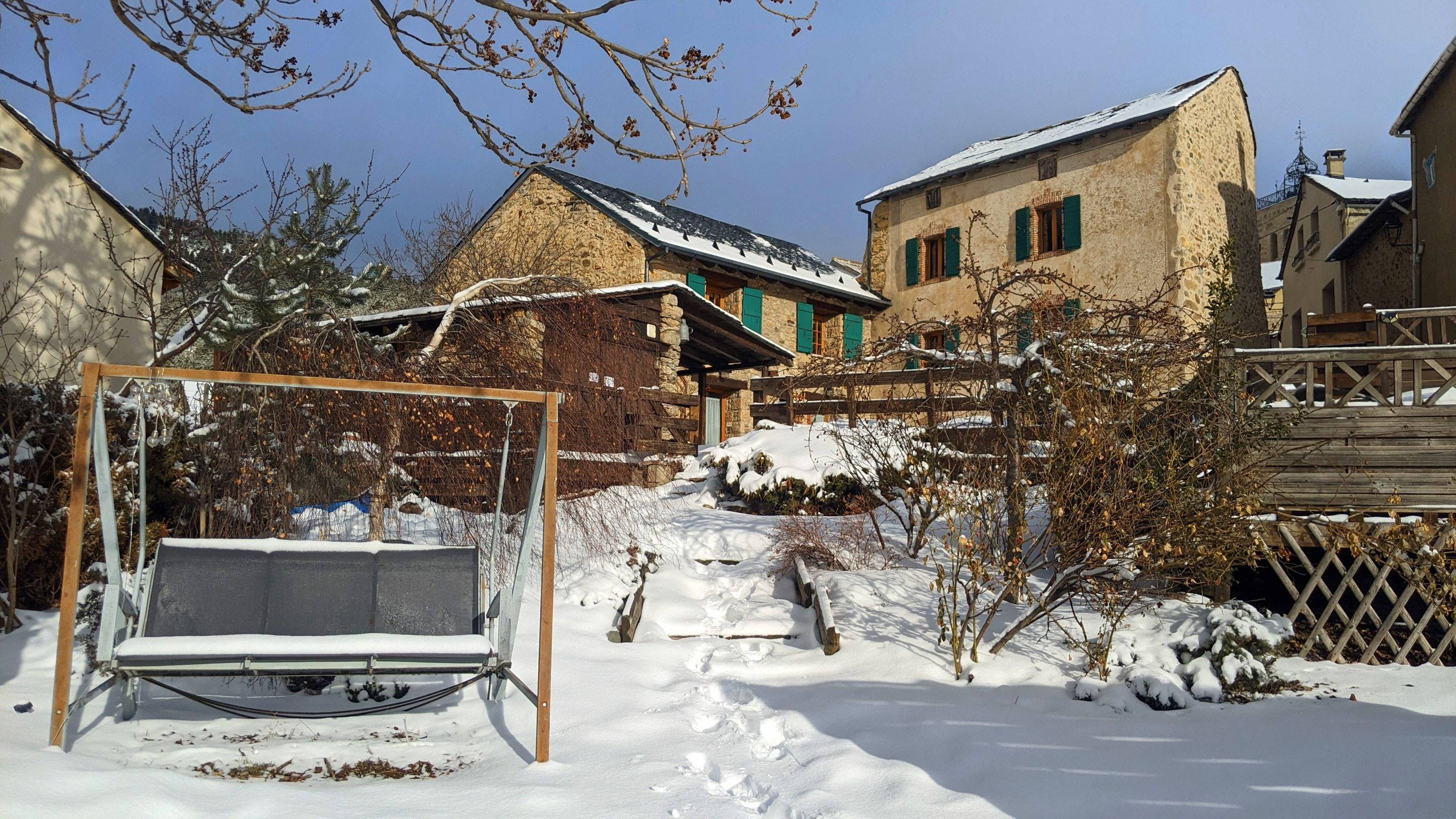 Loue gîte dans ferme du XVIIIème siècle au cœur du village-station des Angles - 22 couchages