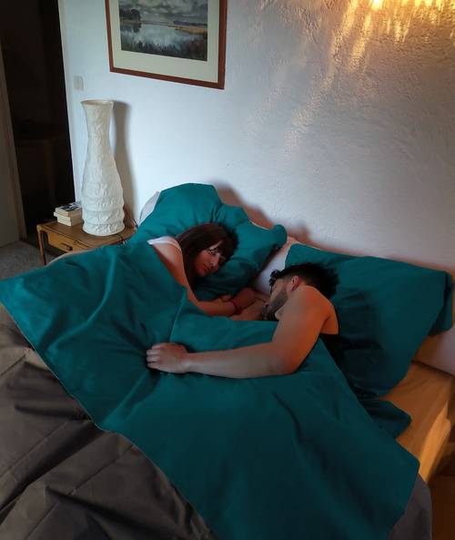 Propose NighTbag, l’enveloppe de couchage ! Invitations, locations, dormez dans vos draps. Futé et courtois !