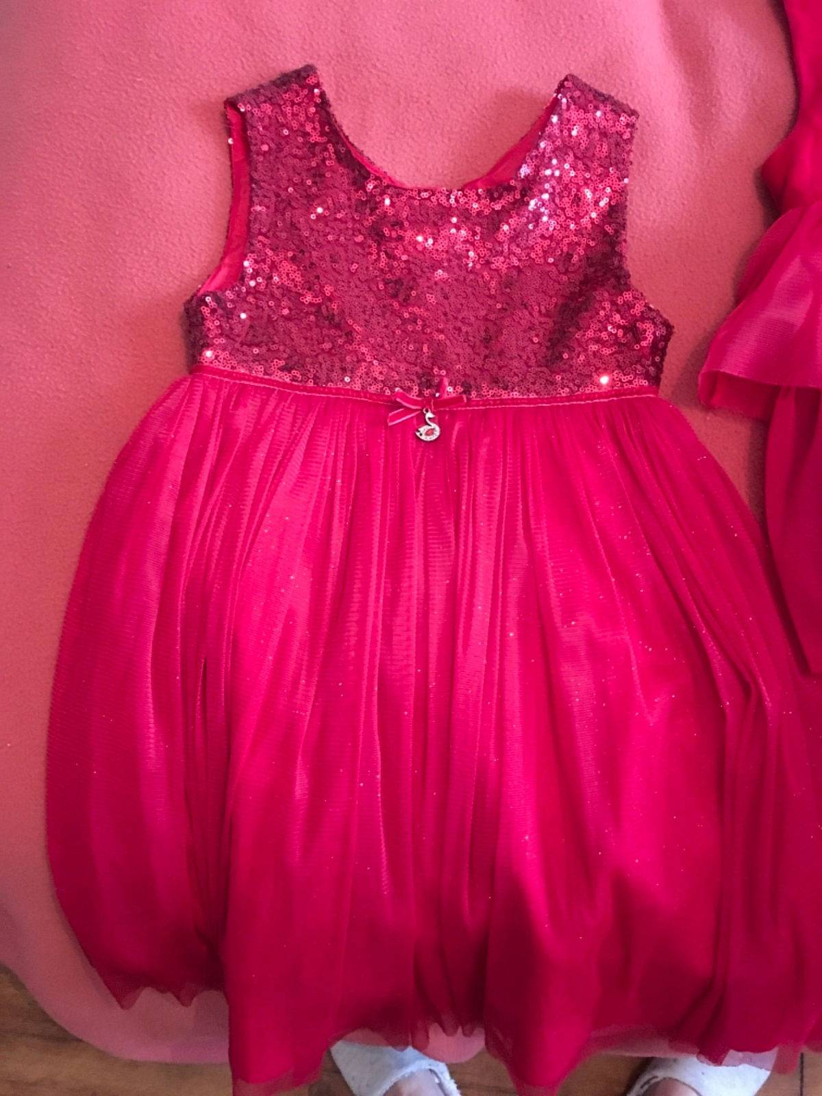 Vêtements d’occasion « robe fille 7 ans sergent major » Toute