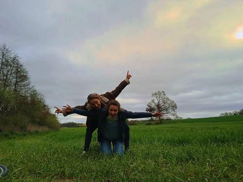 2 amies proposent babysitting semaine du 17 au 22 juillet