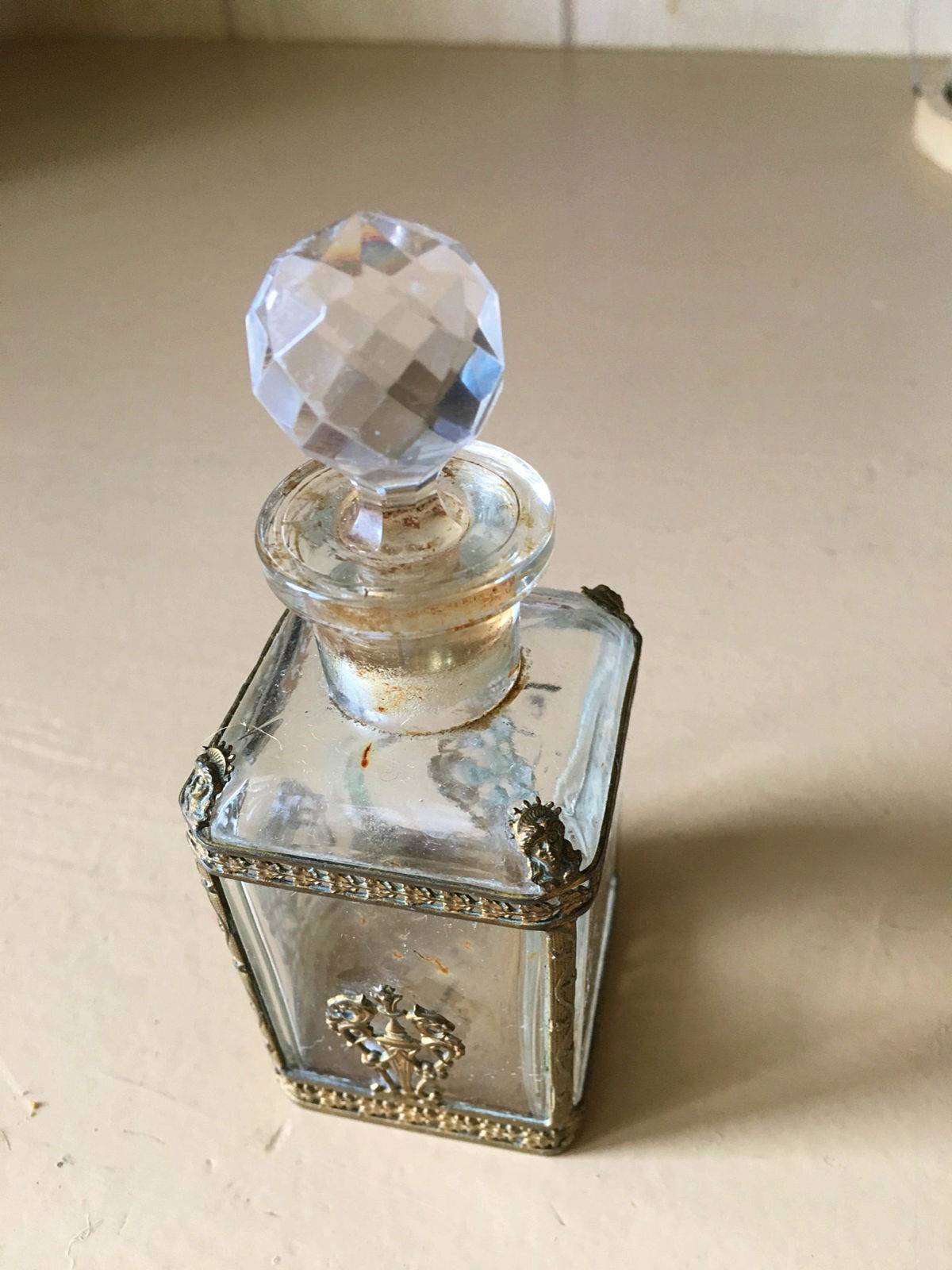 Joli flacon ancien garniture en bronze doré