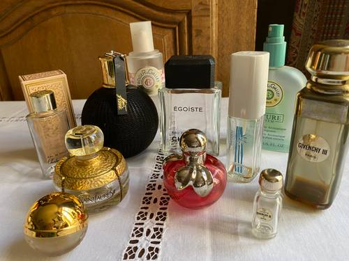 Lot de flacons de parfum vides