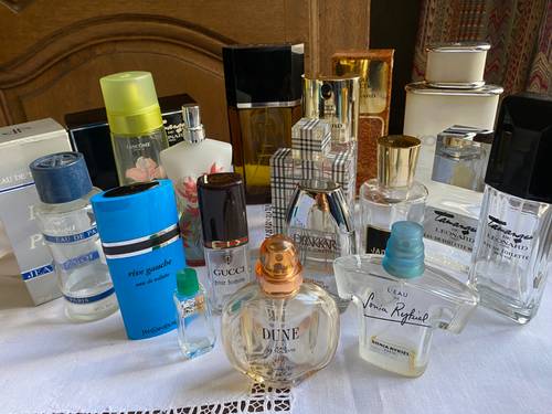 Lot de flacons de parfum vides divers