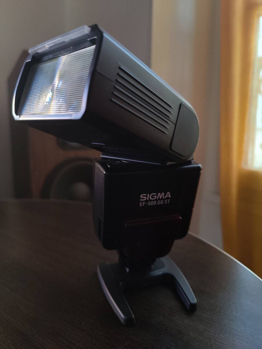 Flash électronique pour appareil reflex. Sigma EF-500 DG ST