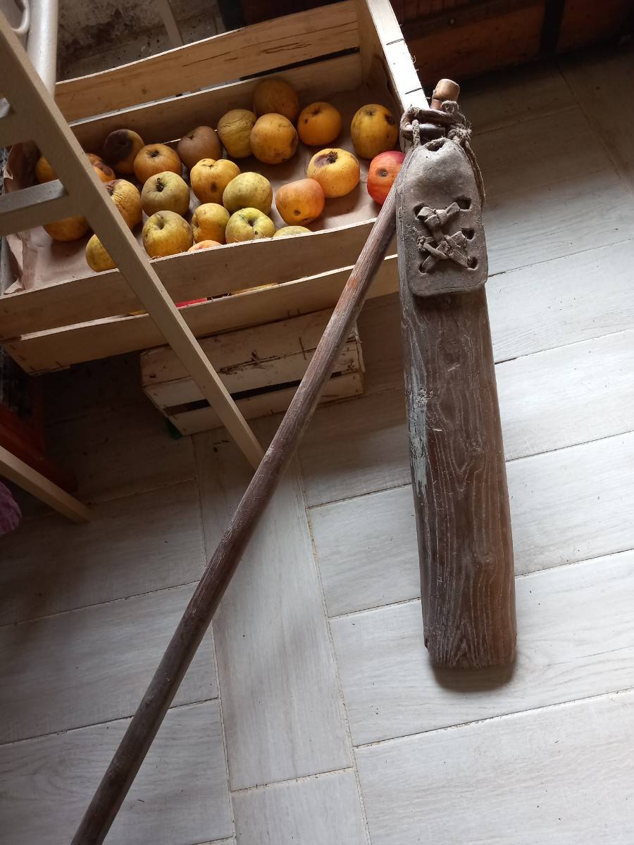 Vends fléau et joug à bœufs authentiques