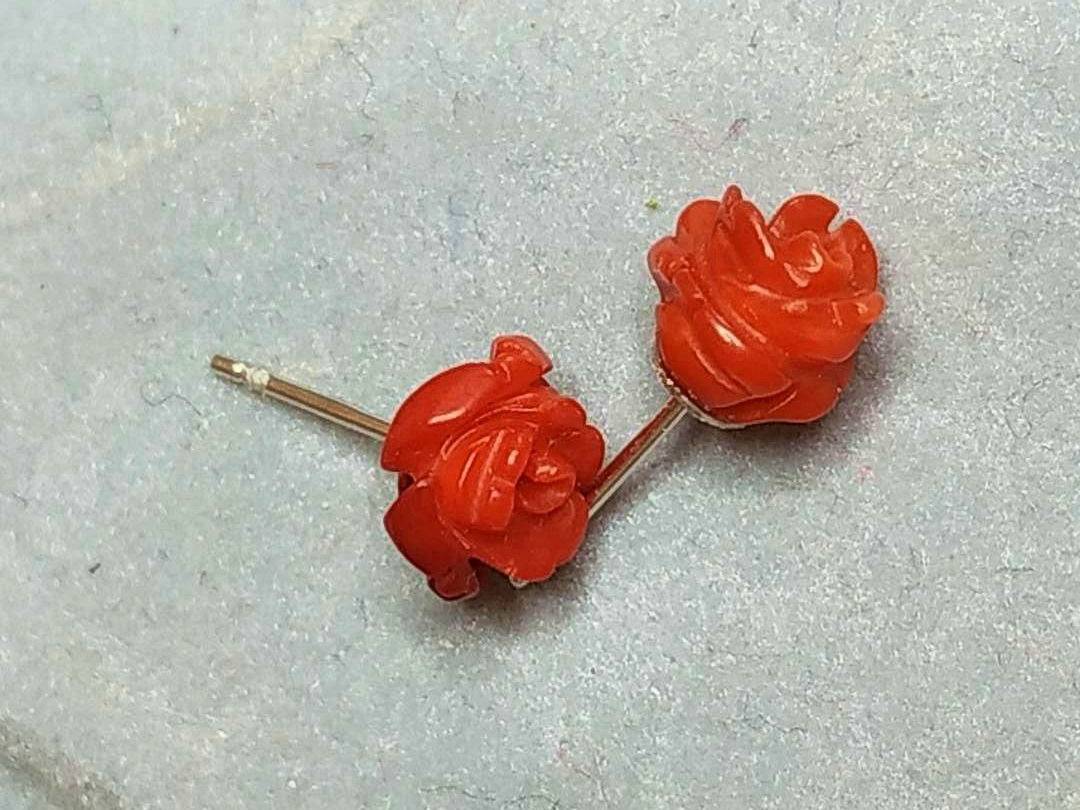 Vends Boucles d’oreilles fleur de corail rouge clou ou clip