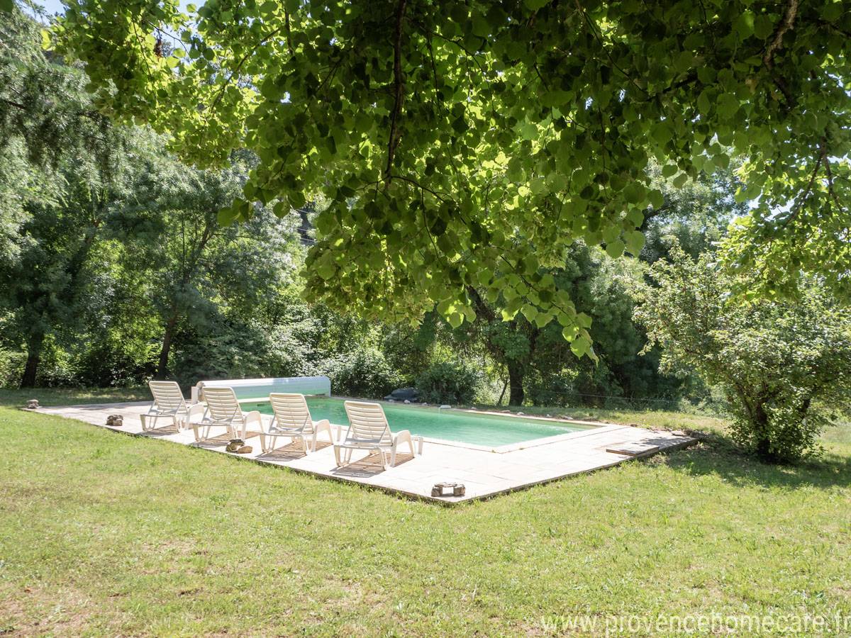 Loue Fontvallon, maison de vacances en Luberon, 10 couchages, grand jardin ombragé et piscine privée