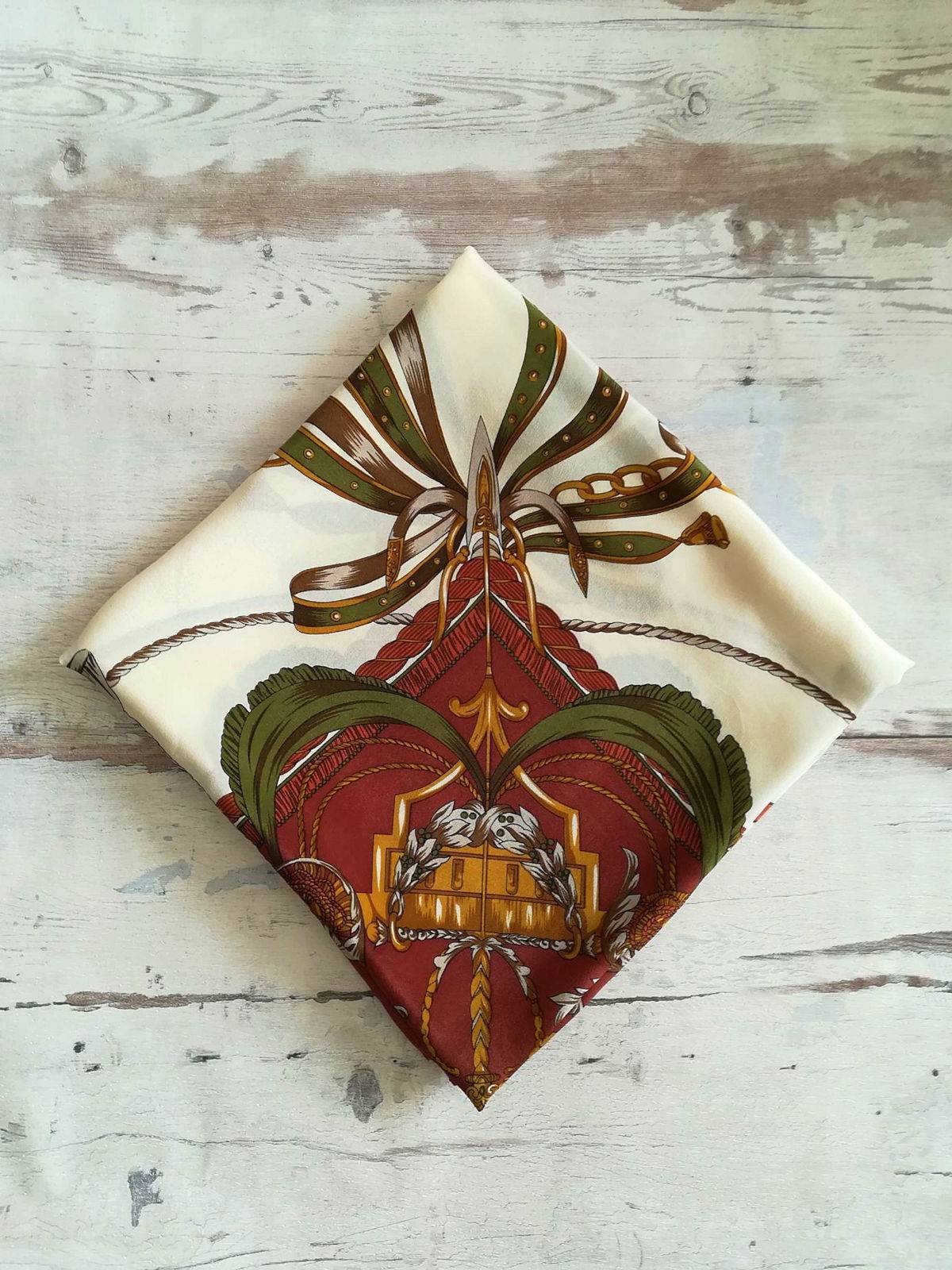 Vends foulard en soie, imprimé sellier, roulotté main, cadeau