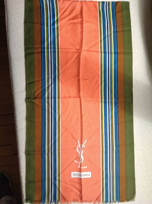Vends foulard en soie Yves Saint Laurent