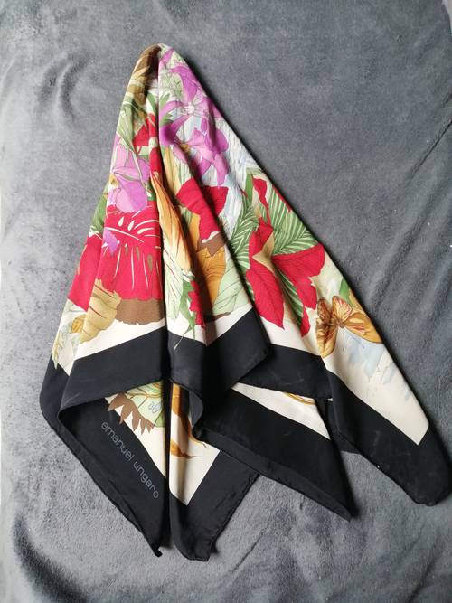 Foulard en soie Ungaro
