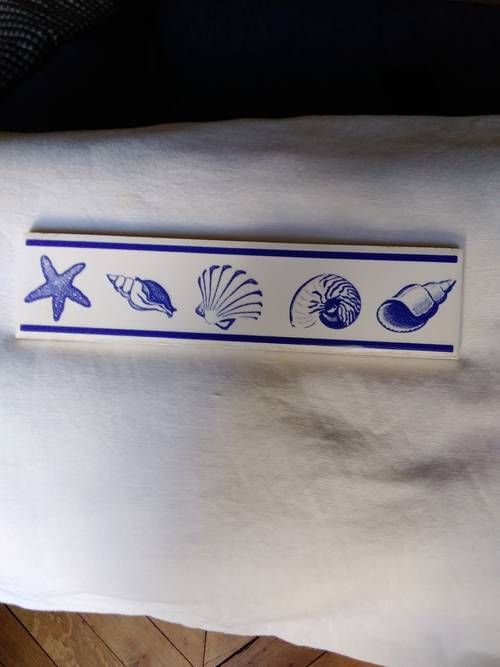 Vends frise ou plinthe en céramique