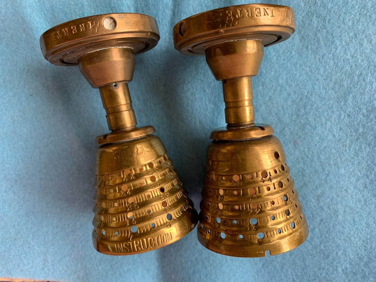 Lot de 2 fusées d’obus inerte – militaria