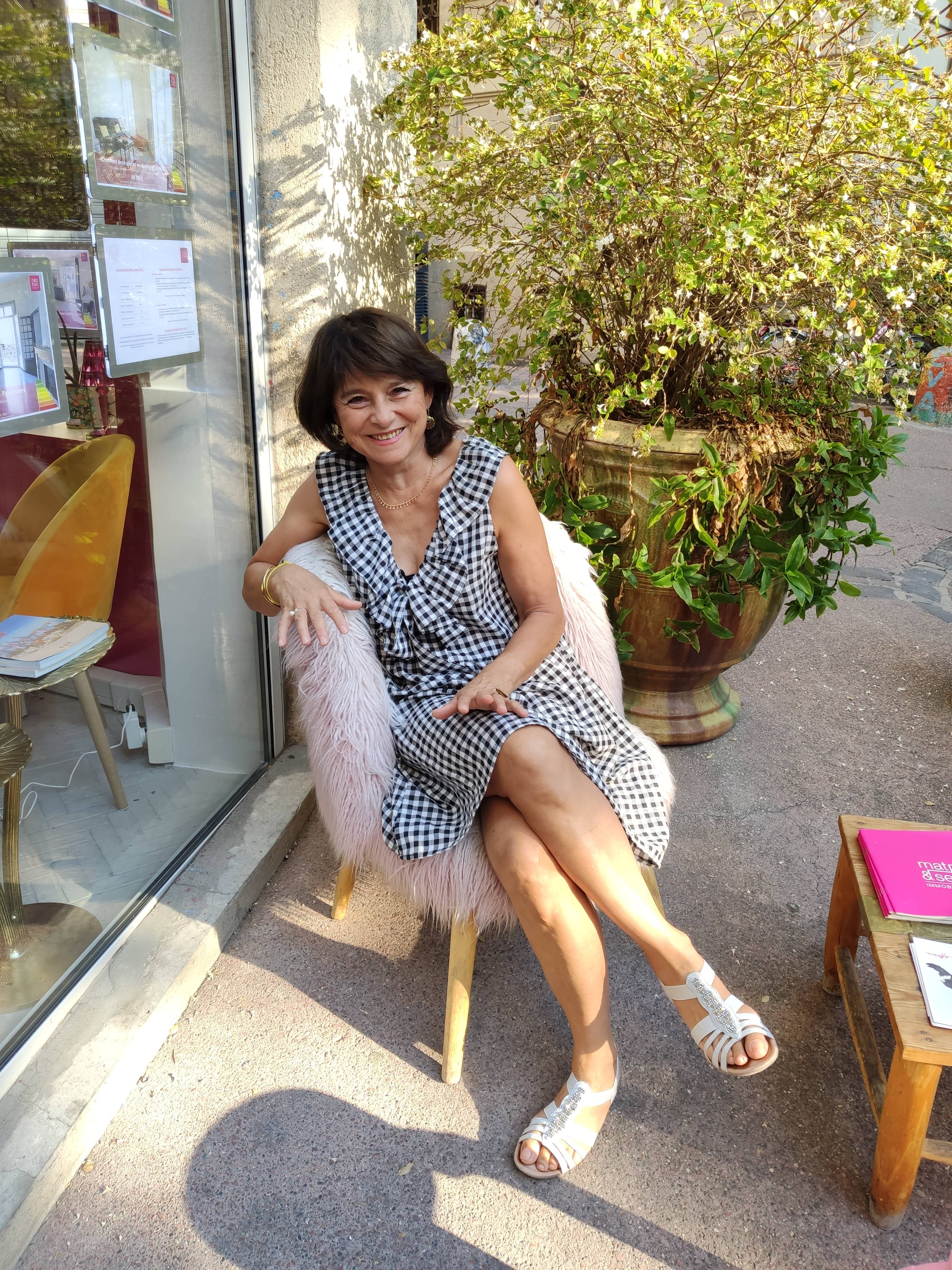 Propose aide garde maison avec enfants, personnes âgées, animaux sur longue durée