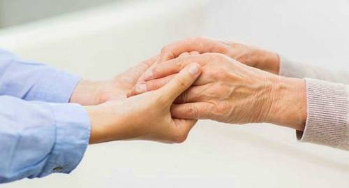 Garde malade de nuit et auxiliaire de vie compétente et patiente
