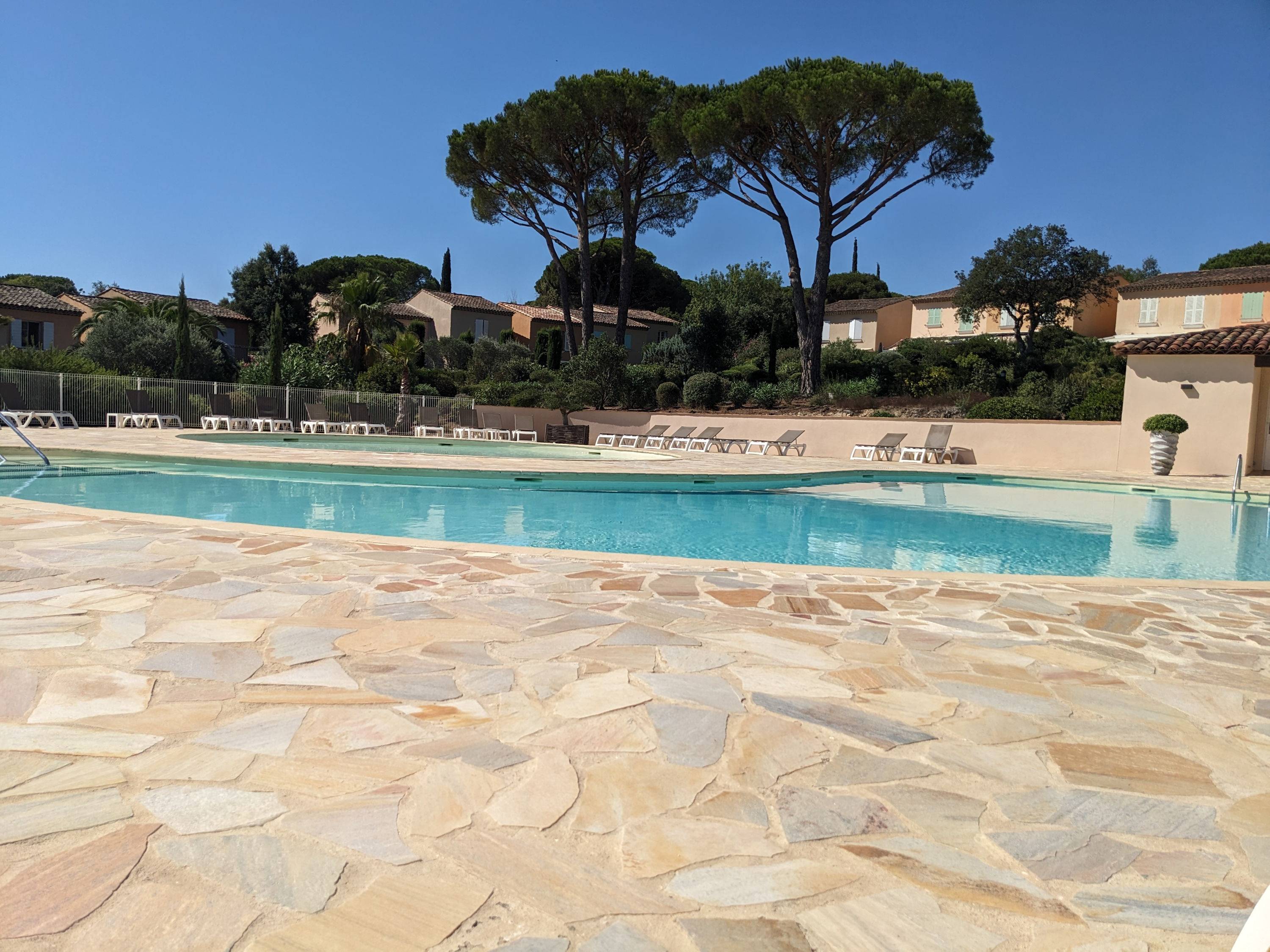 Loue maison 4 chambres - 8 couchages - Résidence sécurisée avec piscine à Gassin