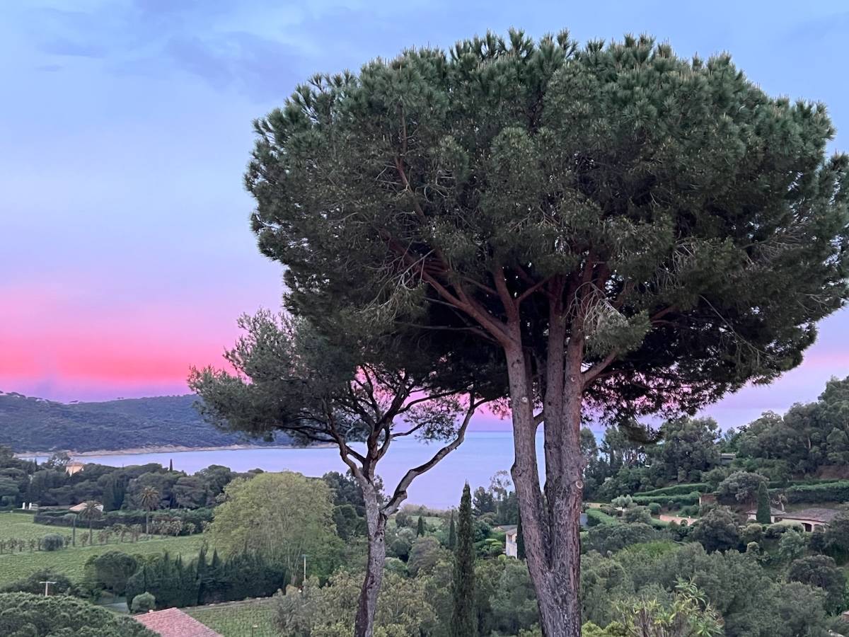 Loue appartement à Gigaro La Croix-Valmer avec grande terrasse vue mer - 5 couchages - T3 - Piscine - Tennis