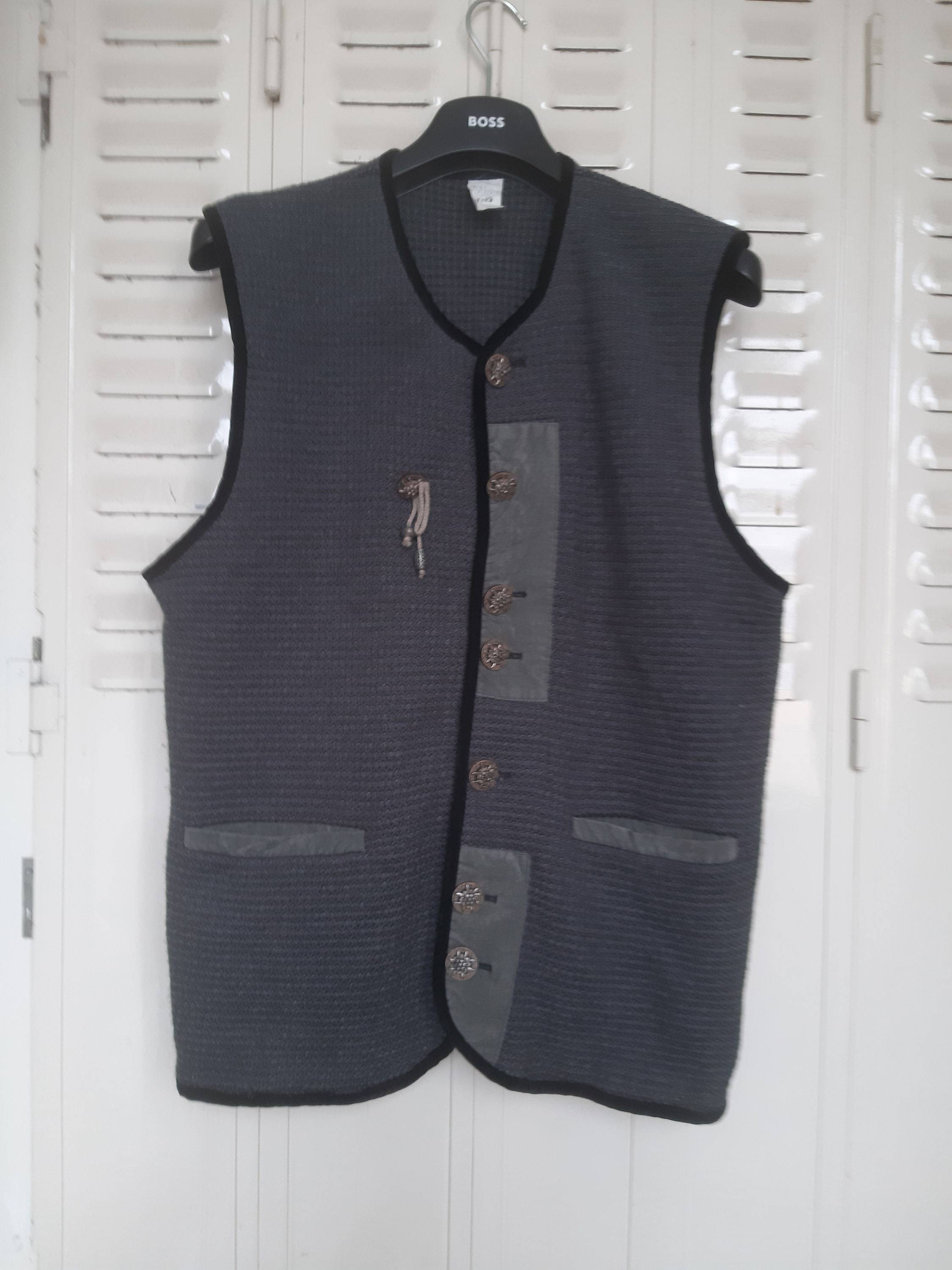 Vends gilet autrichien gris maille, daim et ganse noire velours - Taille XL