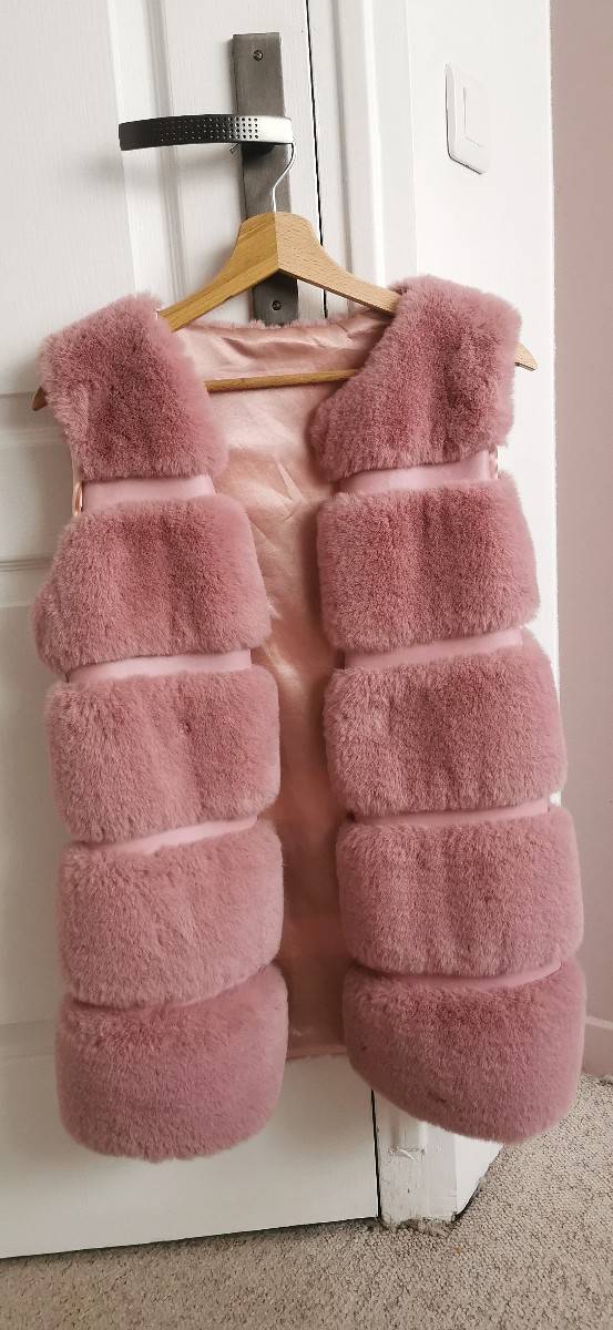Gilets et vestes sans manche en fausse fourrure