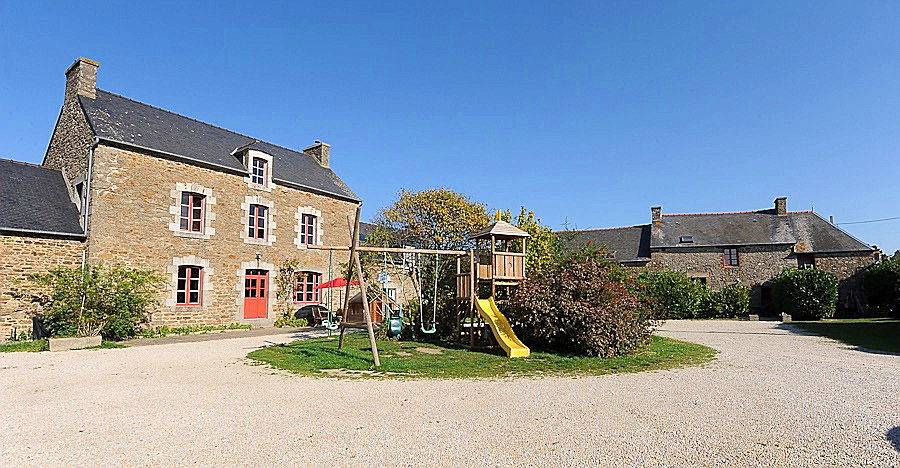 Loue 4 Gîtes à DINARD (35) de 8 à 13 pers, espace jacuzzi et sauna