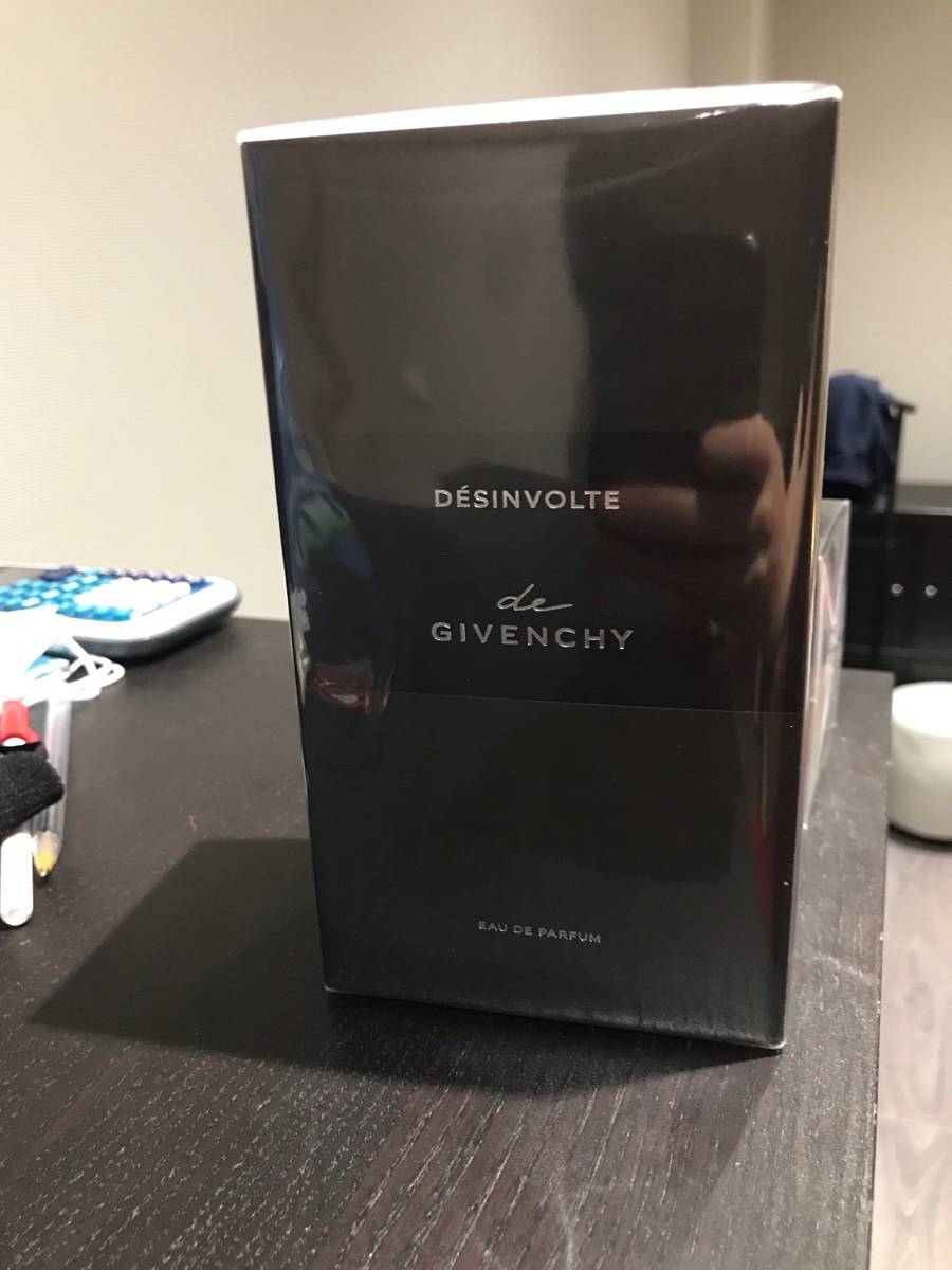Pack Givenchy « désinvolte » (eau de parfum/ crème de nuit) sur Gens de