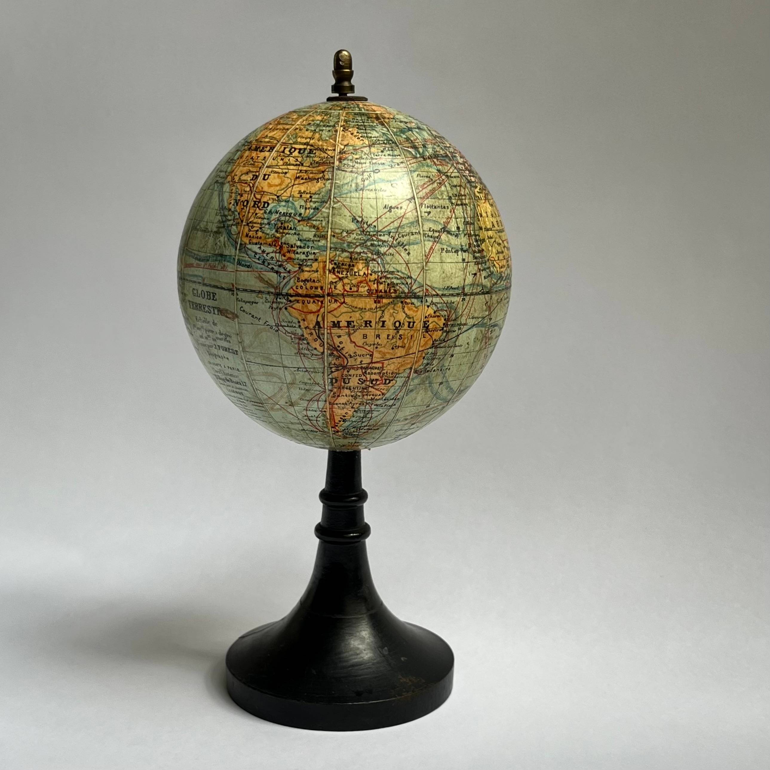 Globe terrestre miniature J. Forest fin XIXe - début XXe mappemonde sur socle en bois noirci