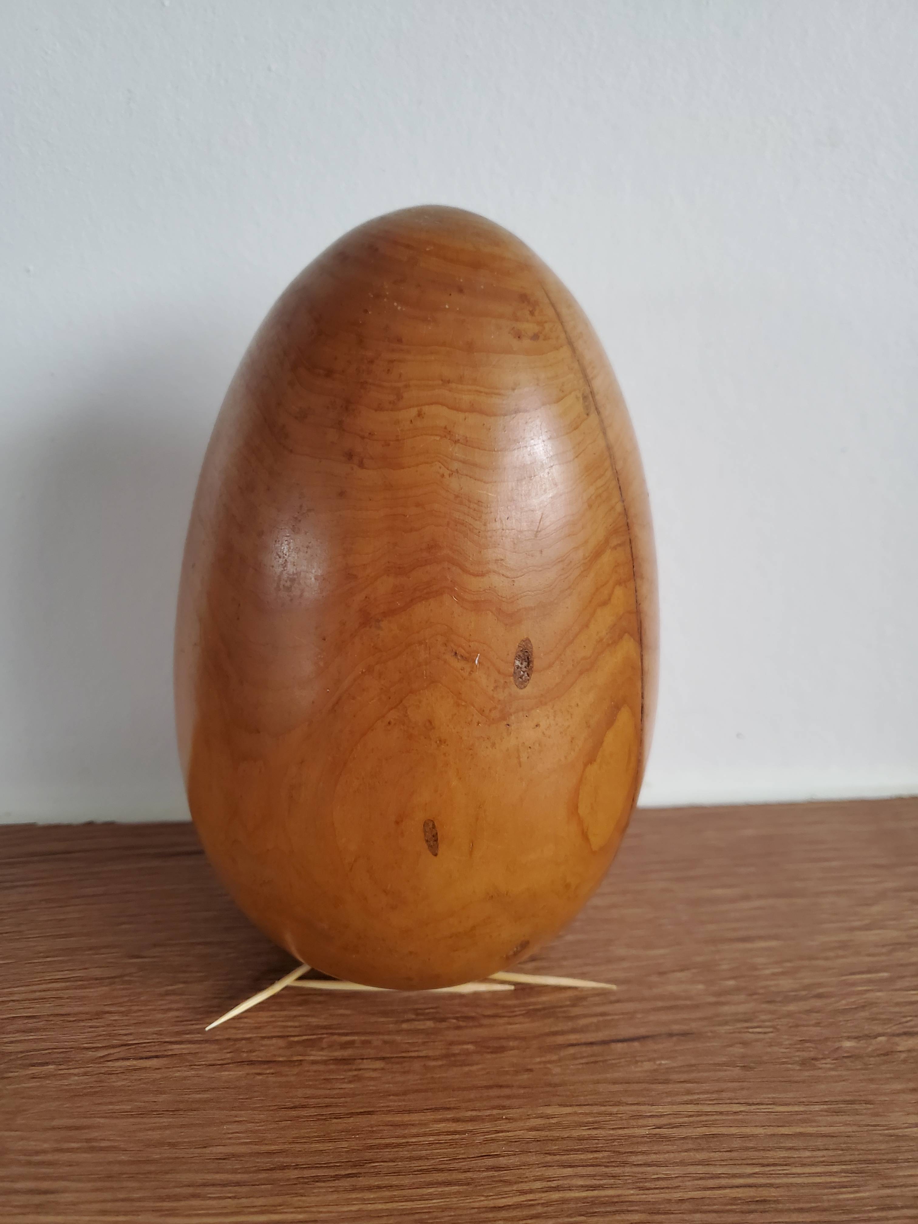 Grand oeuf en bois