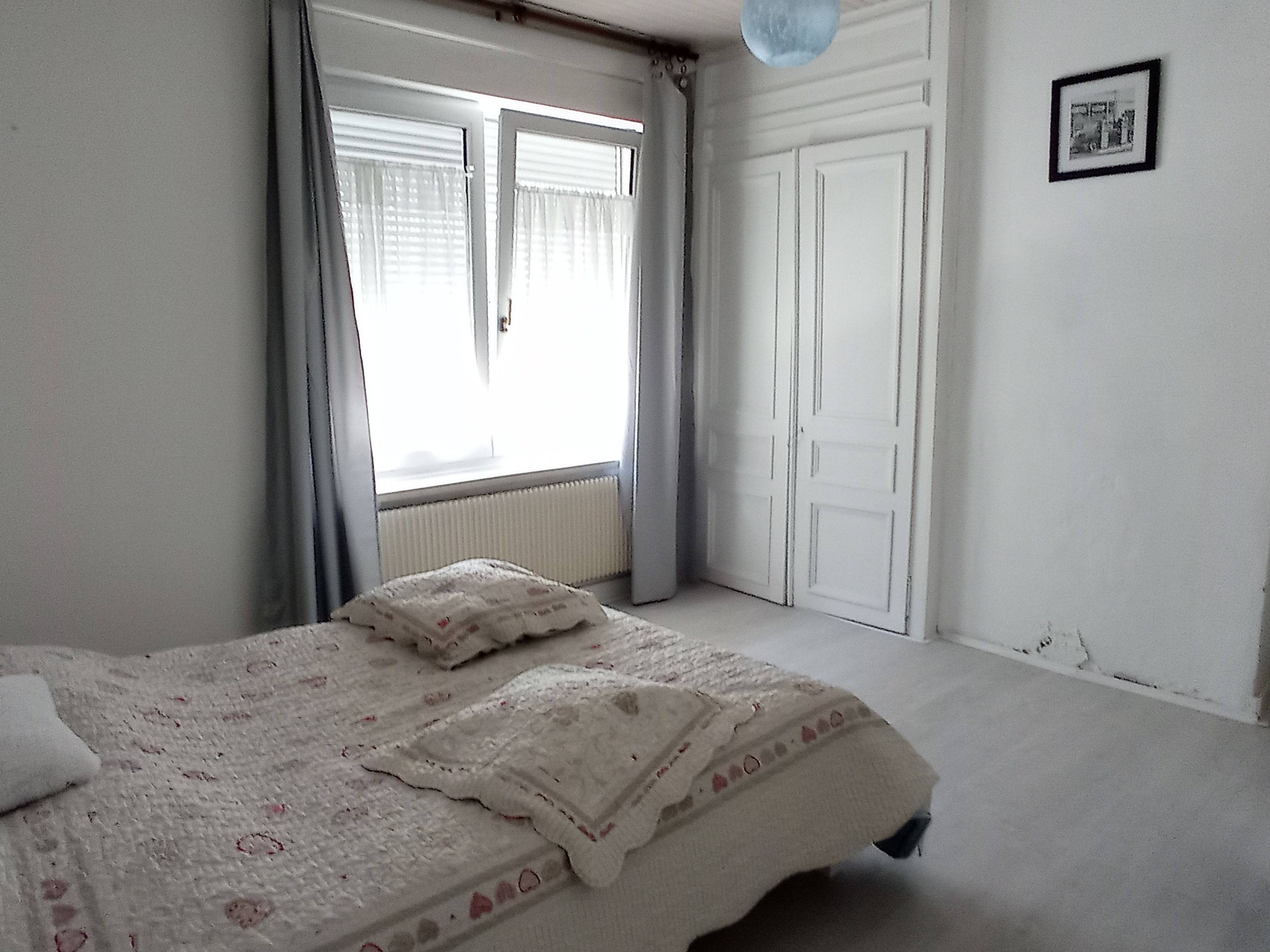 Loue grand chambre Lille métro marbrerie - 15m²