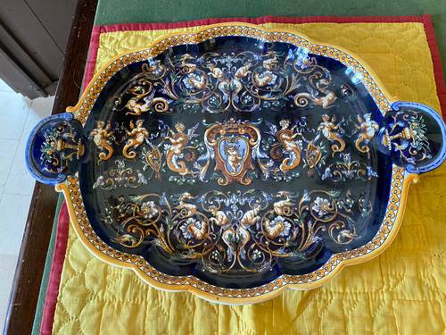 Grand plat en Gien de forme chantournée