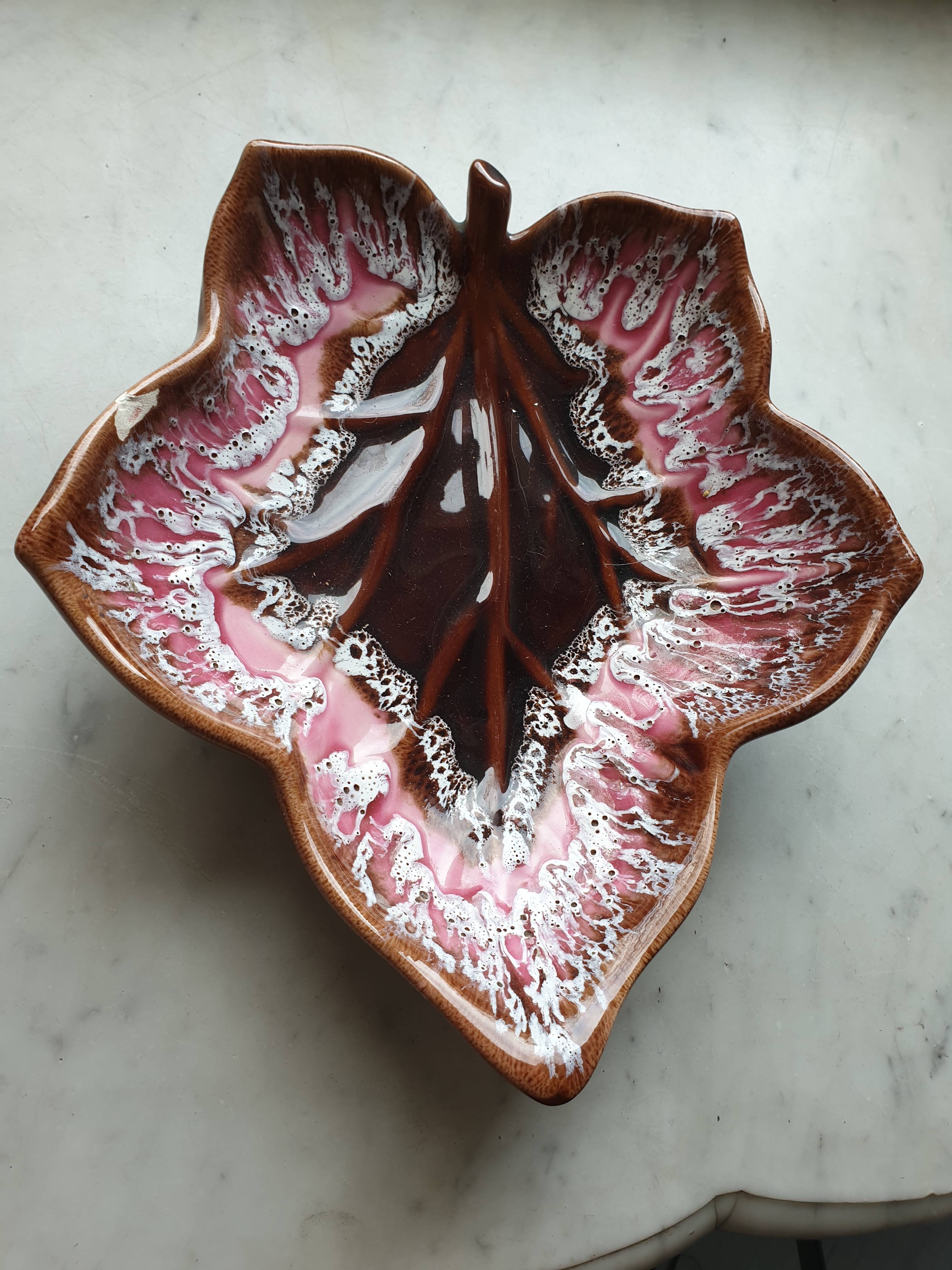 Grand plat en forme de feuille vintage