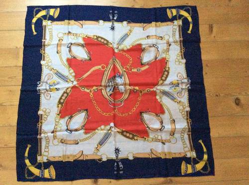 Grand foulard en soie neuf