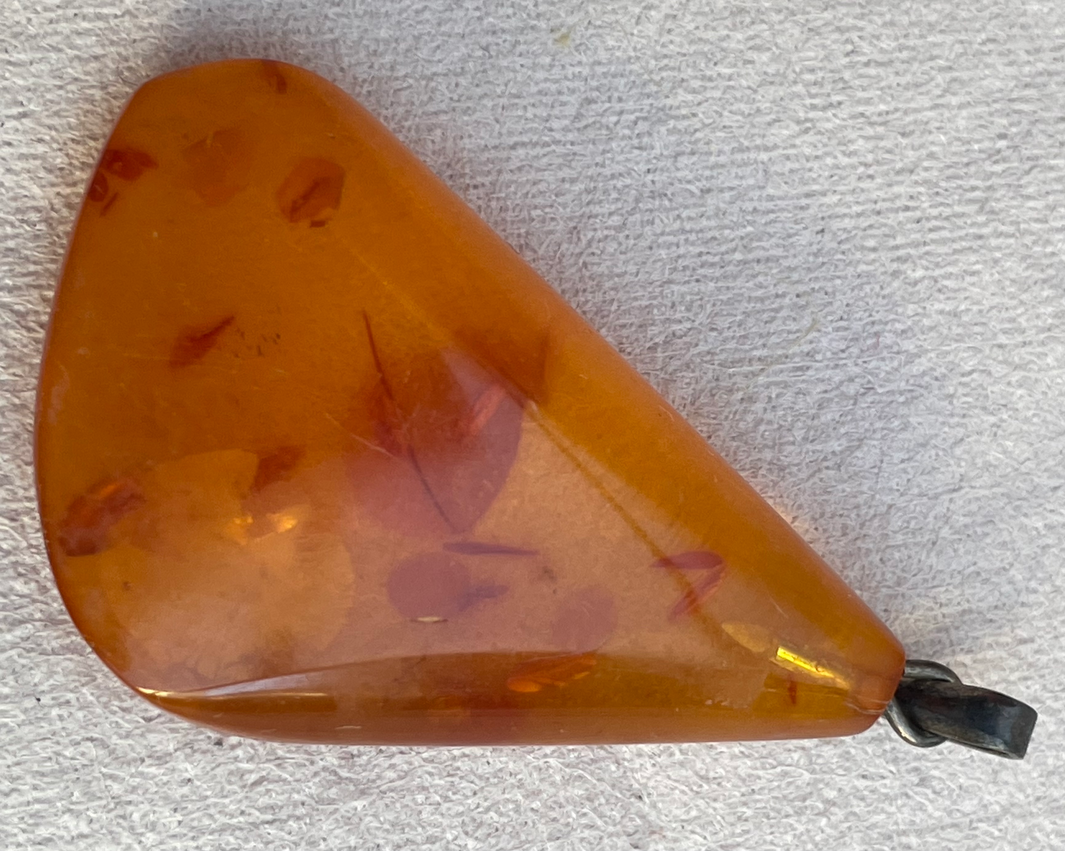 Grand pendentif en ambre