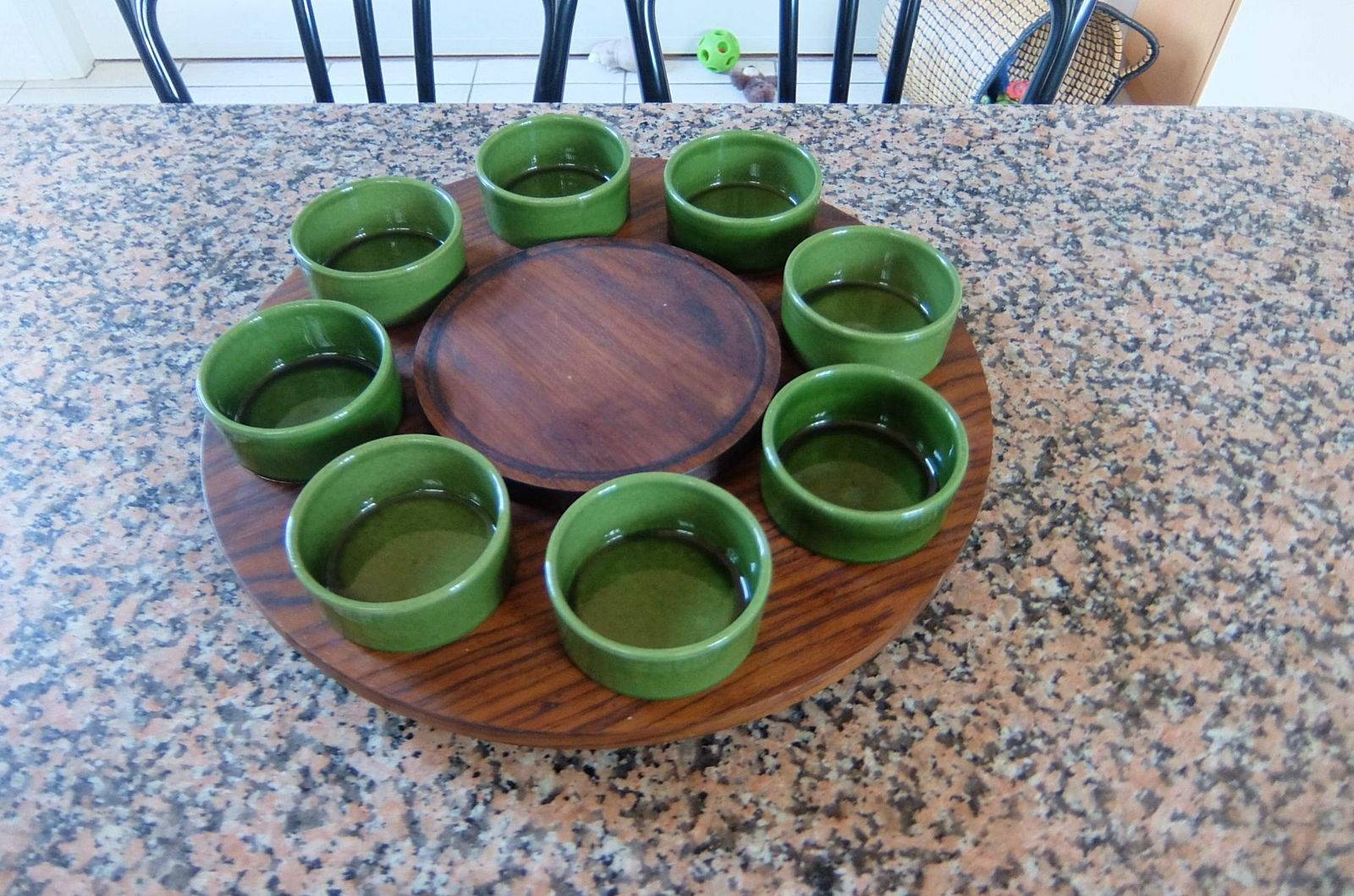 Grand plateau tournant avec bols pour fondue