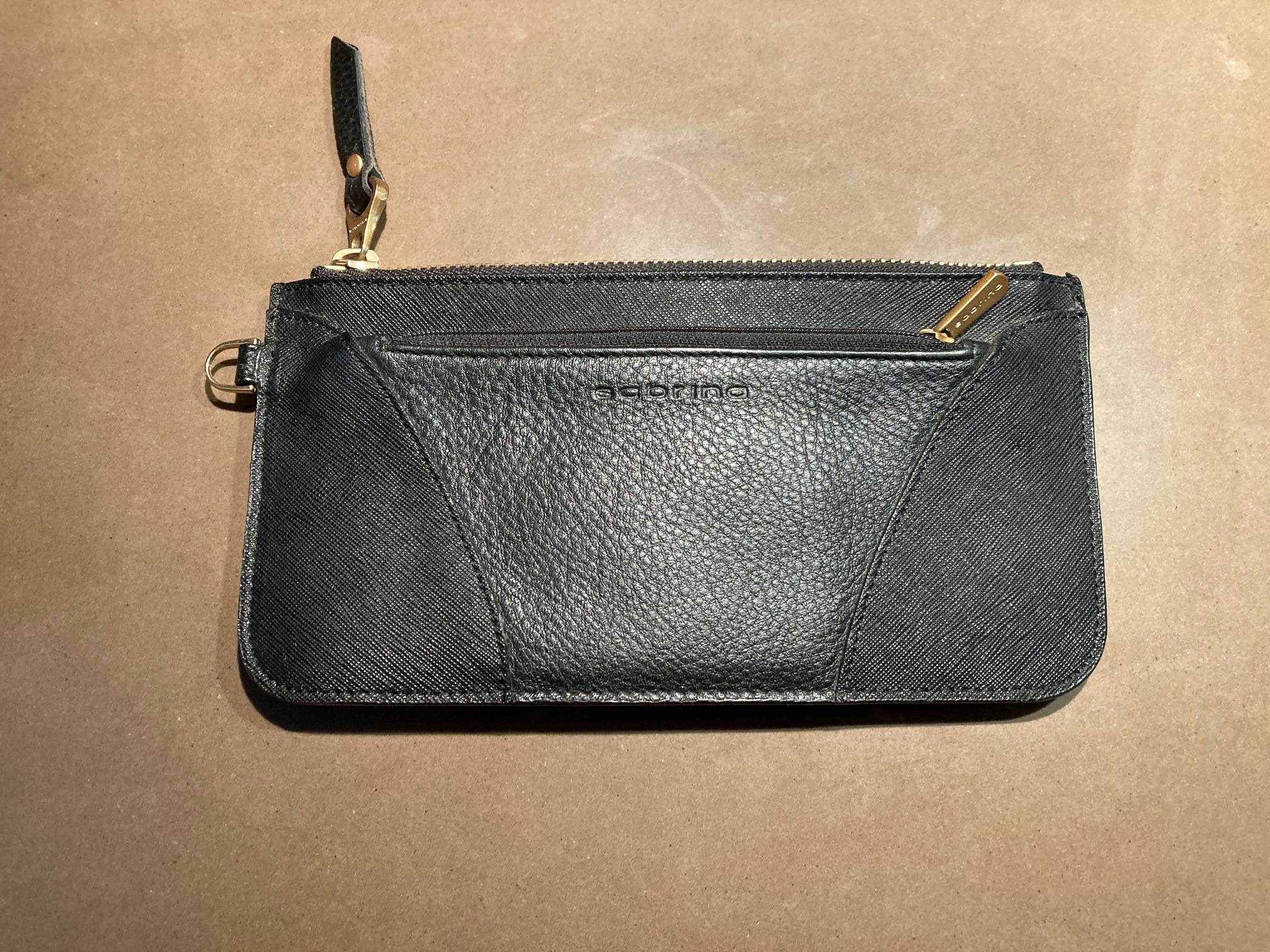 Grand portefeuille de la marque Sabrina en cuir noir