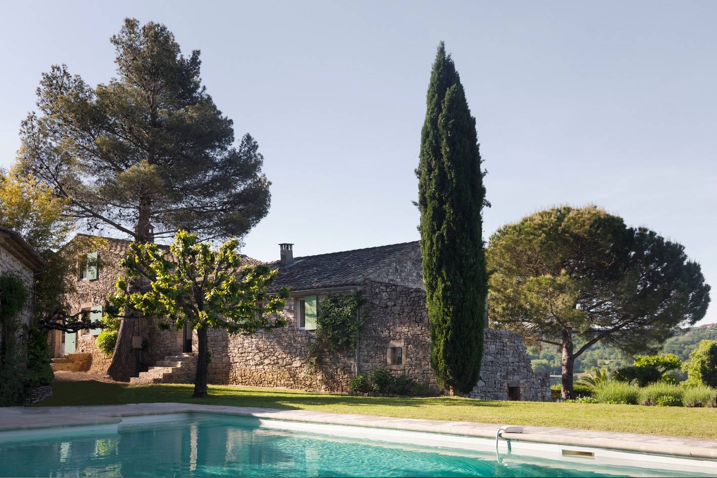 Loue grand Mas Provençal du XVIIè siècle dans le Gard, tranquillité, 350m², 16 couchages, piscine privée