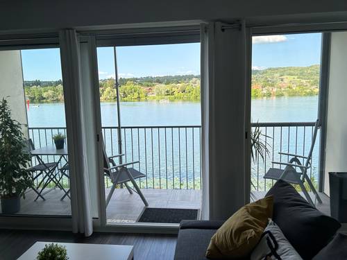 Loue grand studio 45m² à 15mn de Lyon - Piscine & port de plaisance - Vue exceptionnelle sur la Saône - 2 couchages