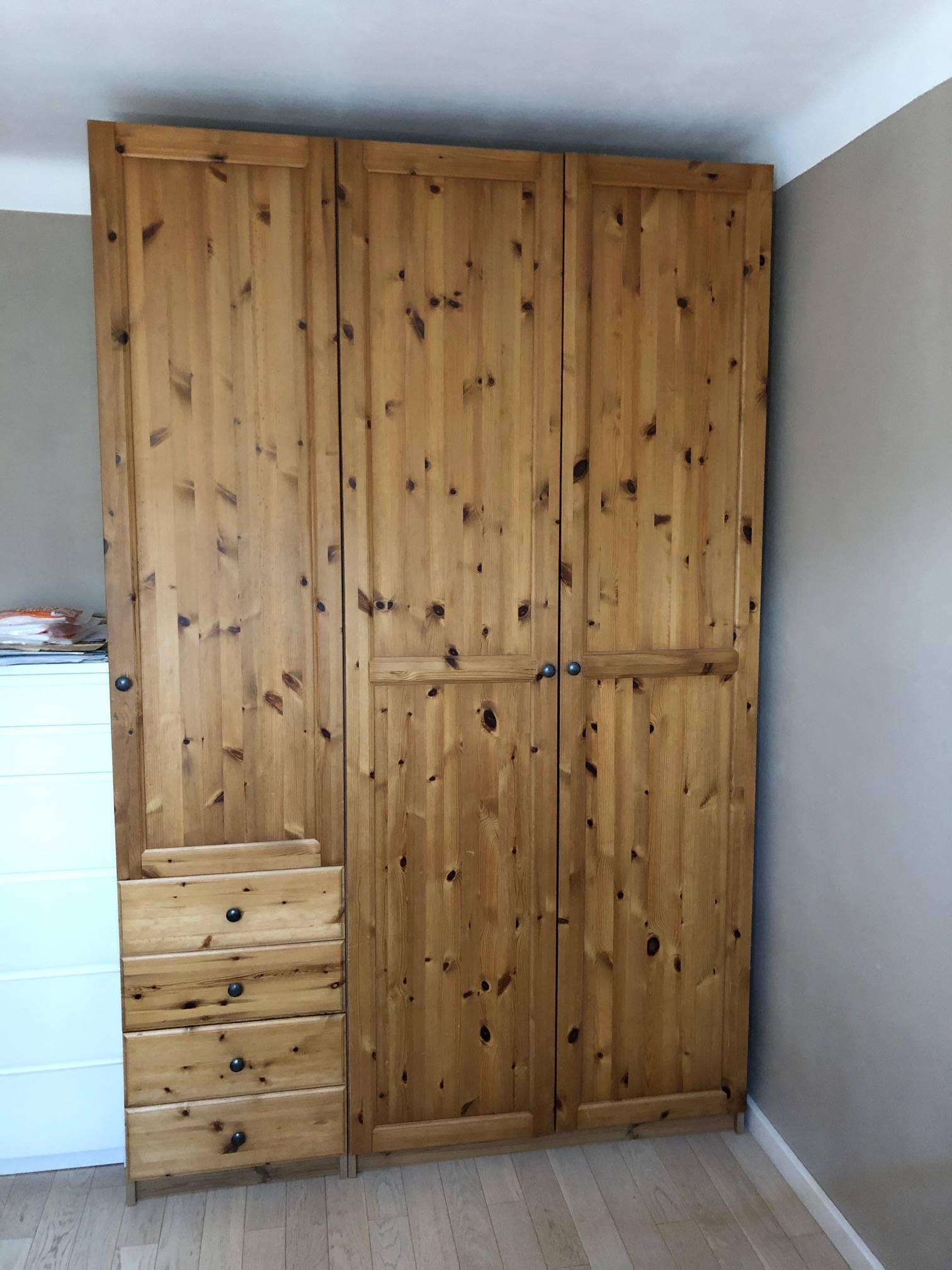 Grande armoire IKEA de 150cm sur Gens de Confiance