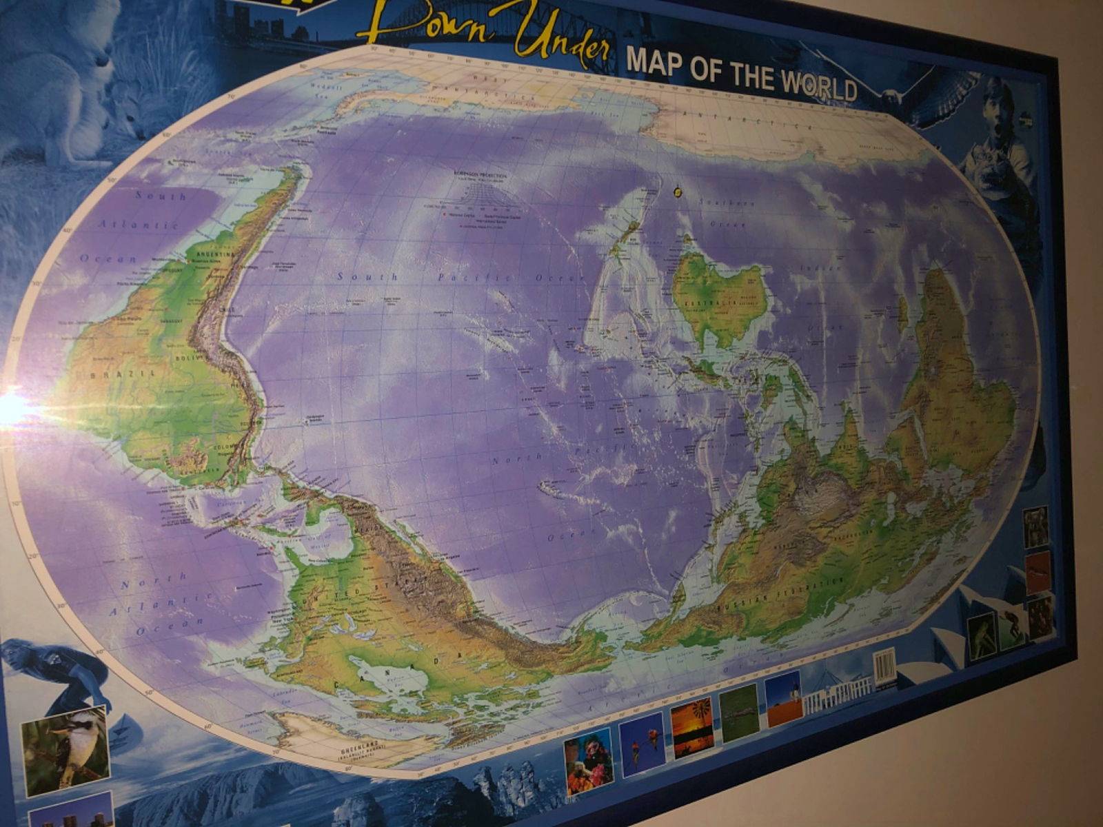 Grande carte du monde encadrée : changez de point de vue sur le monde