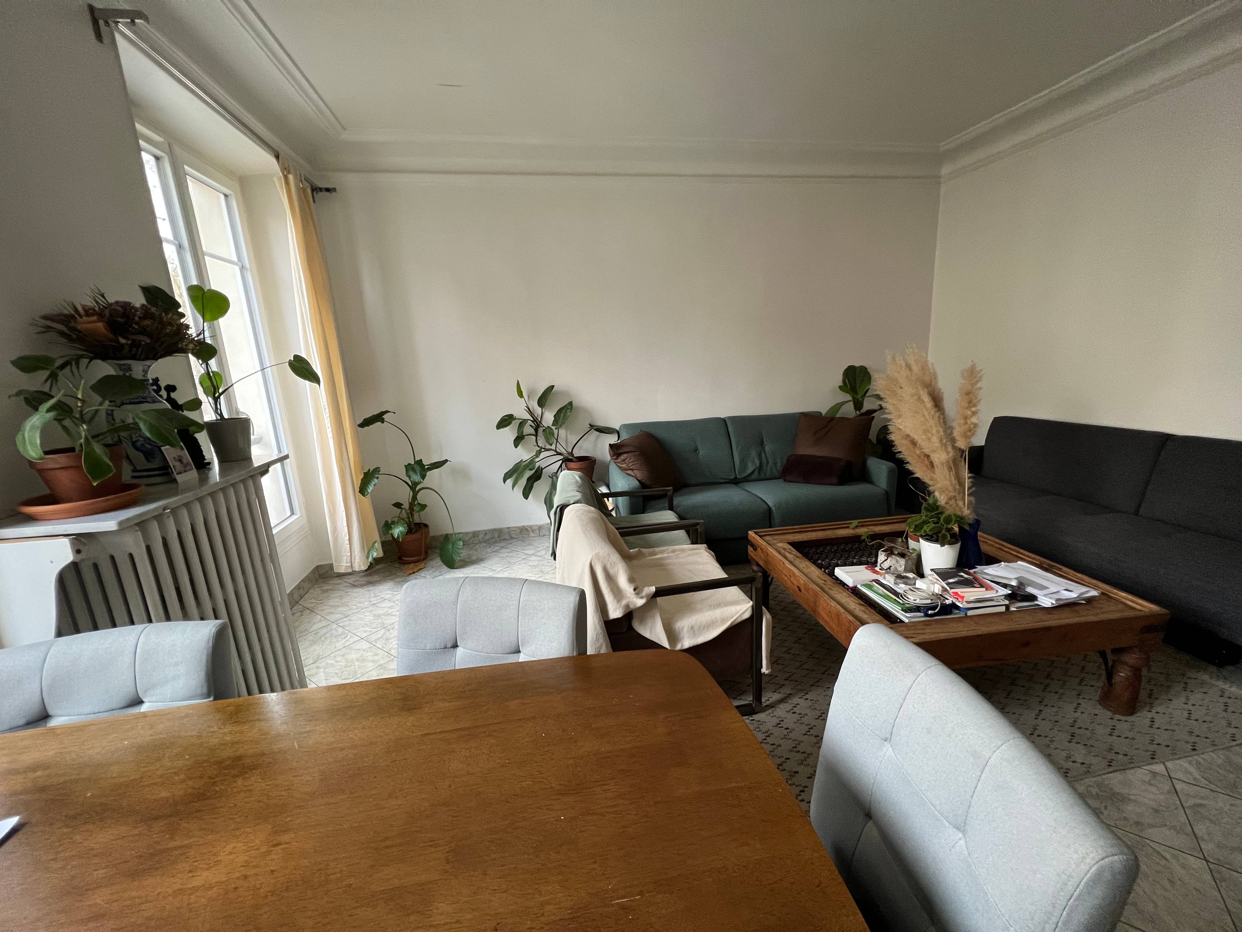 Propose grande chambre en colocation dans appartement 62m² Paris 11ème sur Gens de Confiance