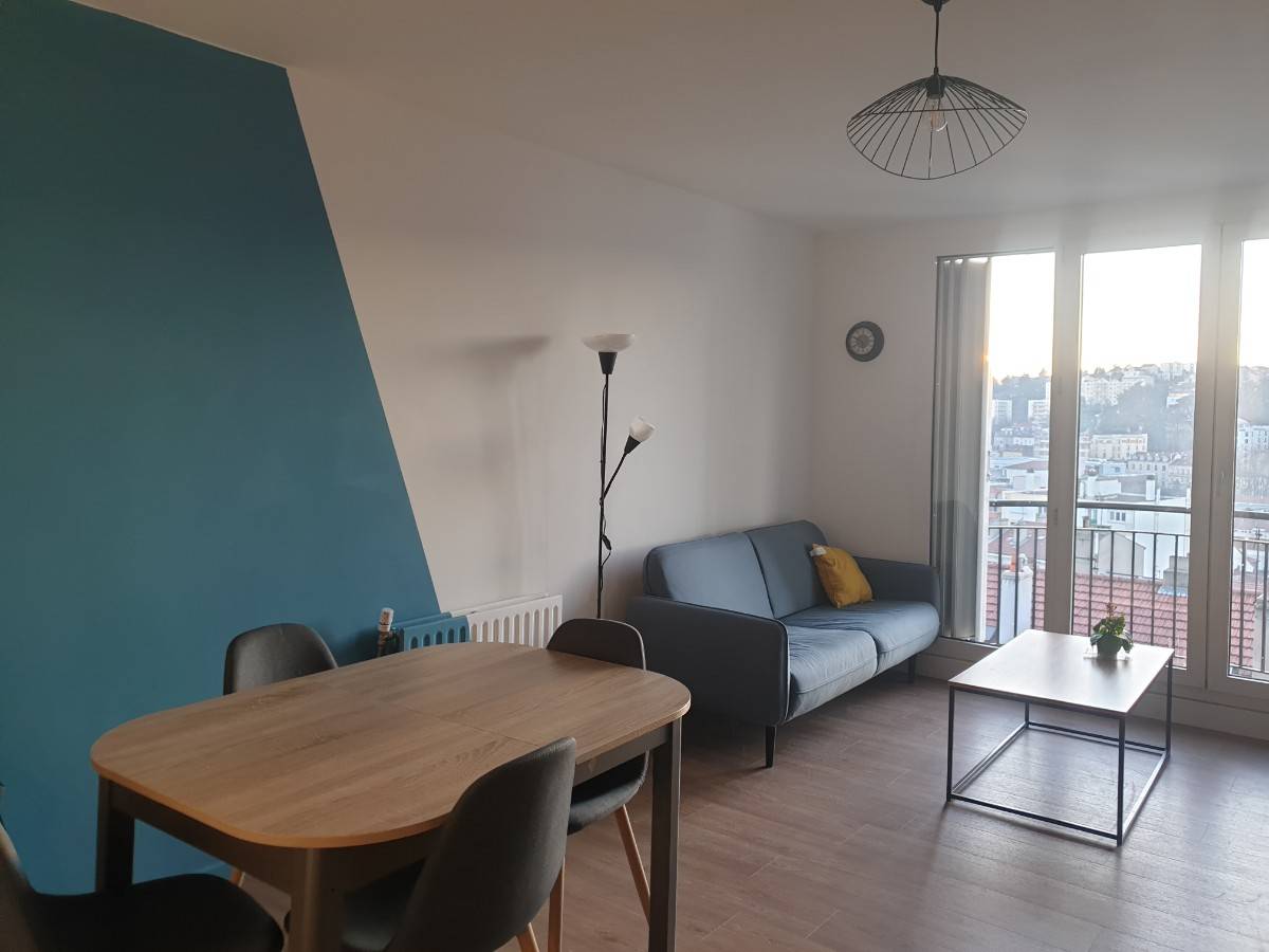 Loue grande chambre (19m²) avec SDB et WC dans colocation - Saint-Étienne
