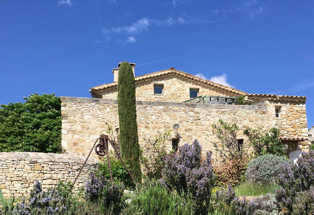 Loue maison de charme au calme avec vue et piscine - 5 chambres, 8 couchages