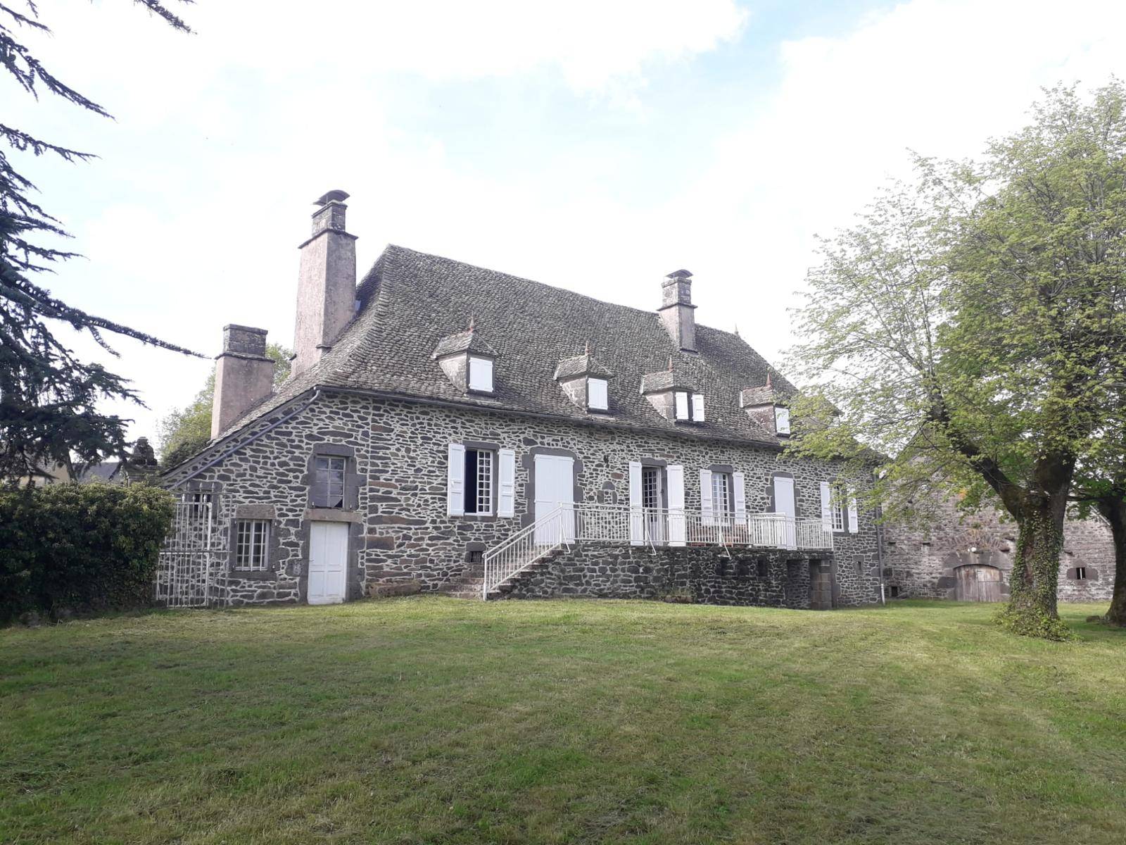 Loue Grande maison de charme Cantal - 7 chambres, 15 couchages, Pleaux (15)