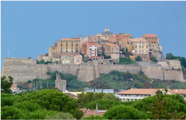 Loue grande maison familiale avec vue exceptionnelle 5 chambres 9 couchages - Calvi (20)