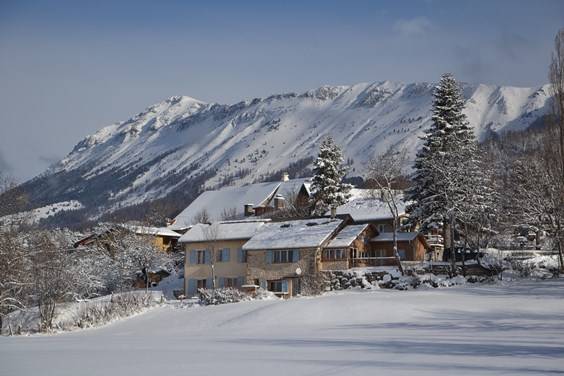 Loue maison de pays avec vue panoramique dans les Alpes du Sud - 12 couchages - proximité ski et lac
