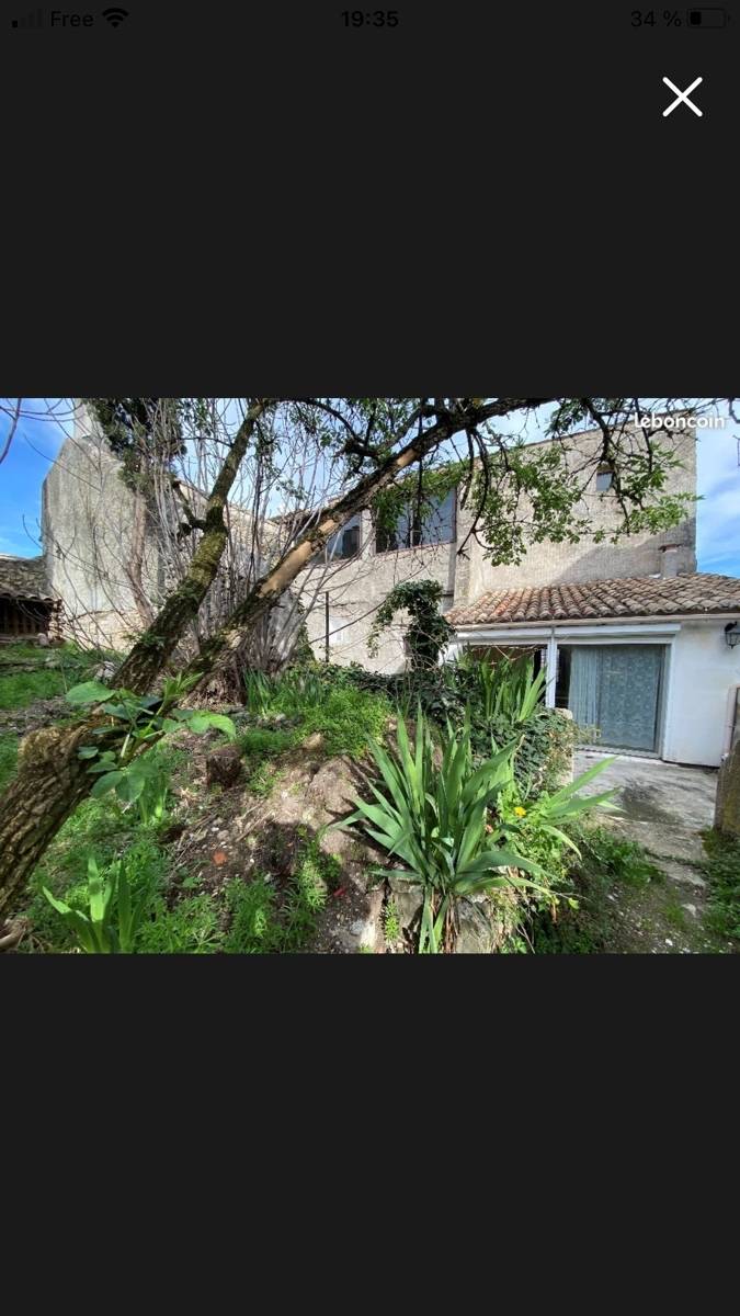 Vends maison + 150m² avec jardin dans cité médiévale