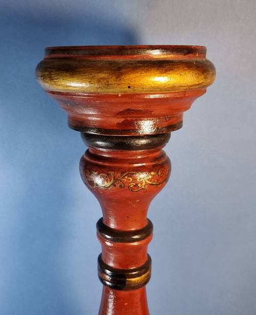 Grande porte-torchère en bois laqué du XVIIIe siècle