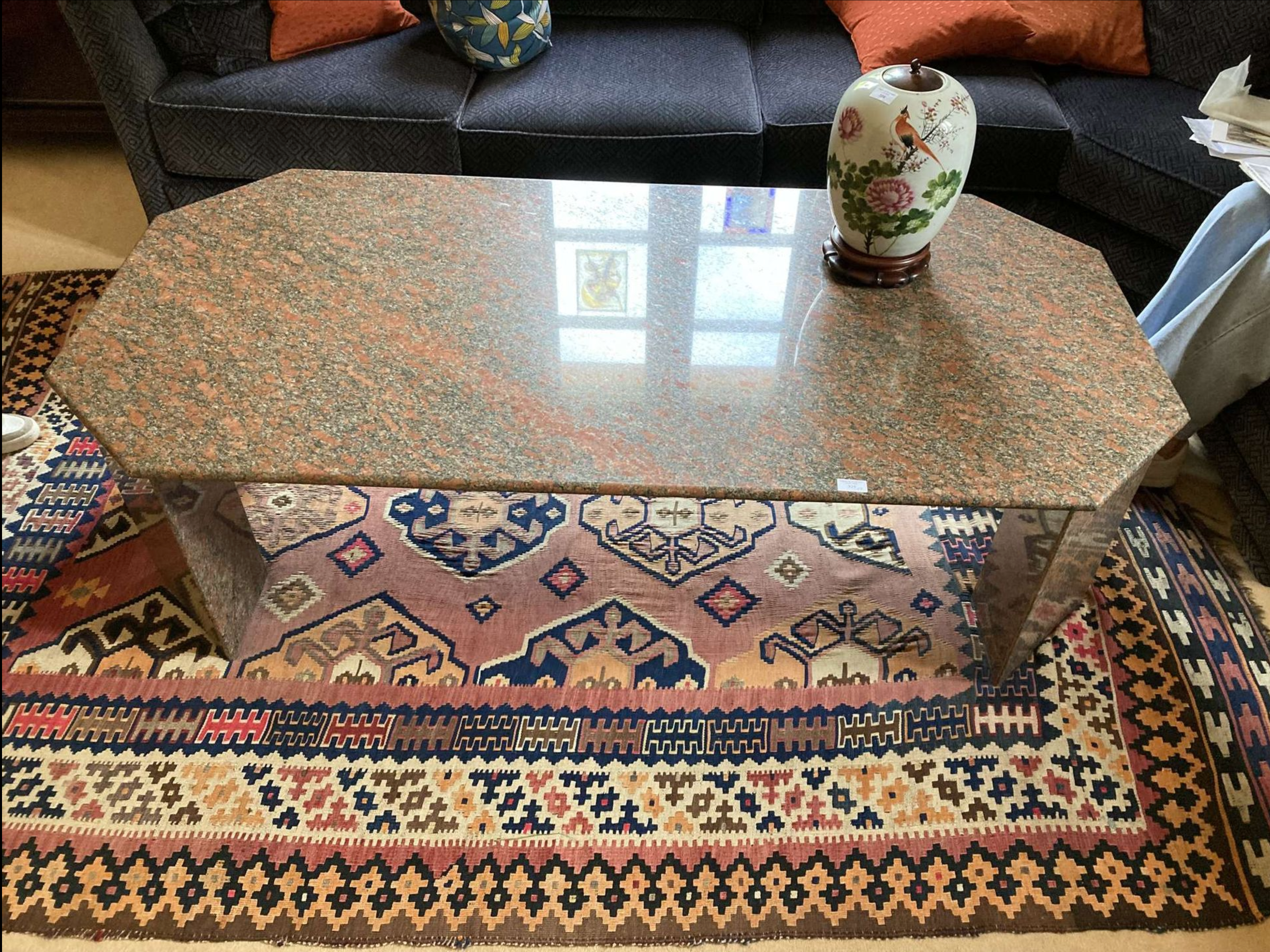 Vends grande table basse en granit rose