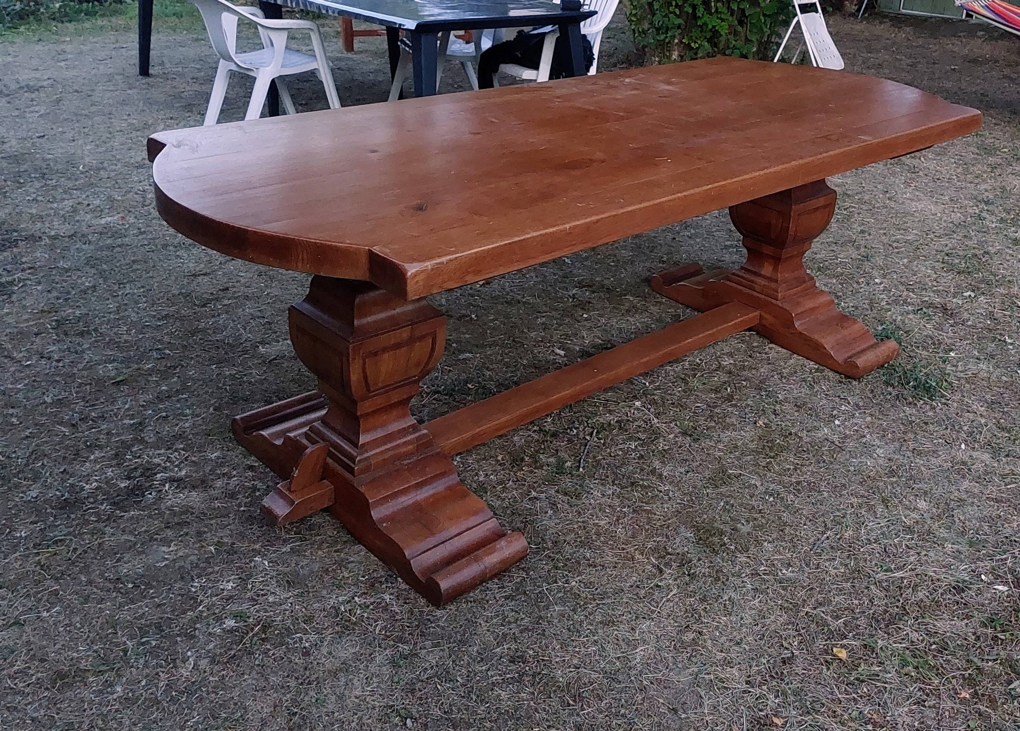Table rectangulaire en chêne massif avec pieds métal
